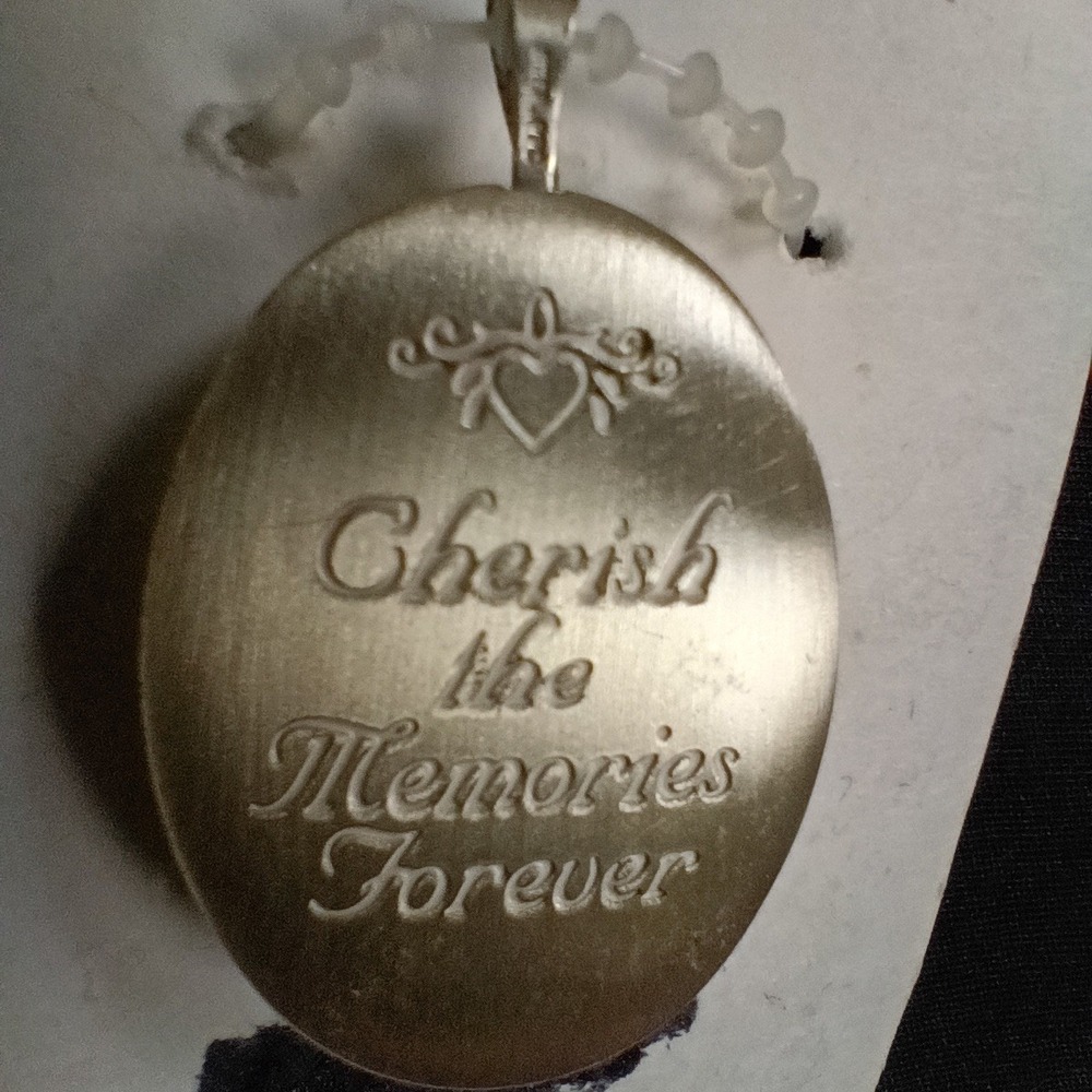 Silver Tone Oval Locket Pendant Cherish‎ the Memories Forever Embossed Woman - Picture 5 of 6